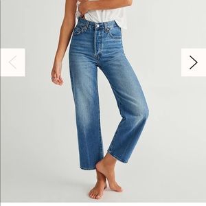 Levi’s Ribcage Straight Ankle “At the Ready” Wash Size 24